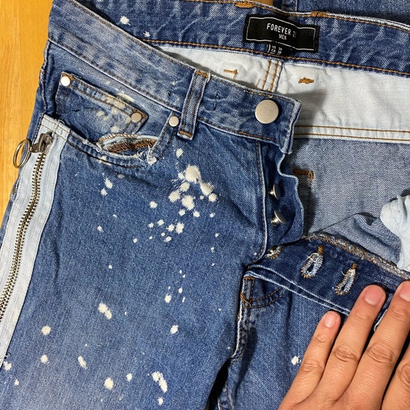 FOREVER 21 Mens Jeans 30x29 Blue Denim Distressed Pants Zipper Pockets Slim Fit - Picture 3 of 10